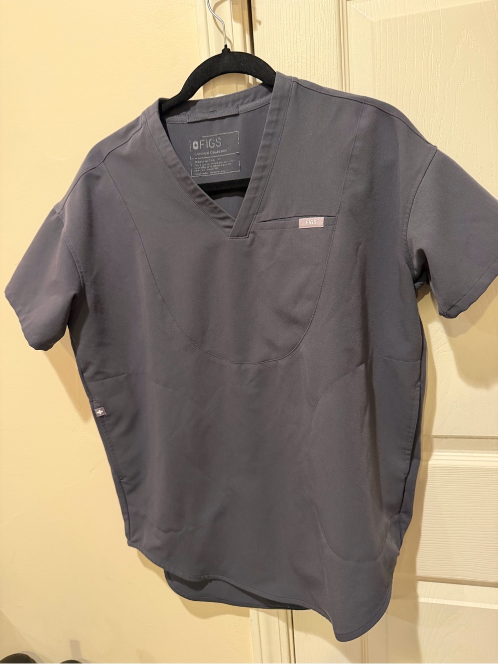 FIGS Women’s Tunic Scrub Too in Charcoal Gray- XS